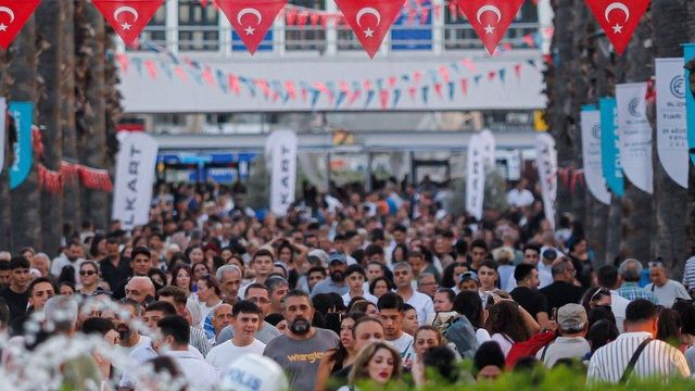 İEF'de eğlence ve sürprizler bir arada