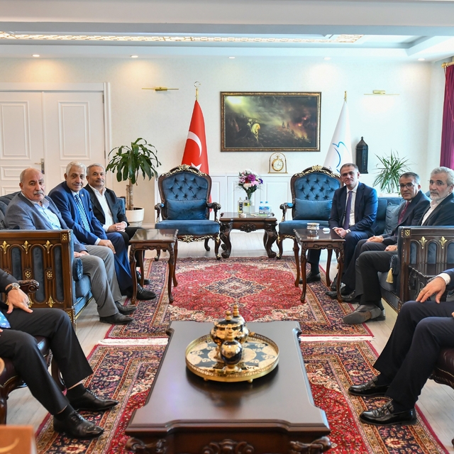 Van'ın Geleceği Platformu'ndan Vali Ozan Balcı'ya ziyaret: "Valimiz ortak a...
