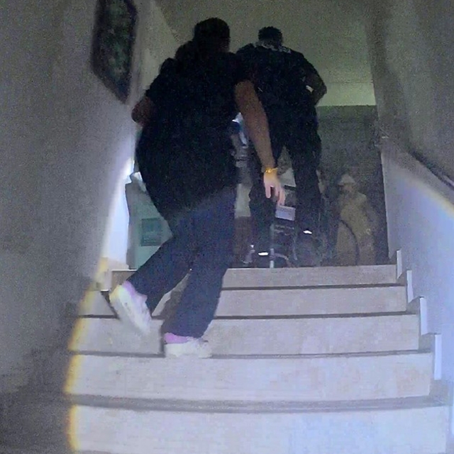 Film sahnesi değil, alevlerin içinde hayat mücadelesi
Alevlerin sardığı huz...