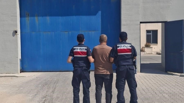 Jandarma çeşitli suçlardan aranan 24 kişiyi yakaladı
