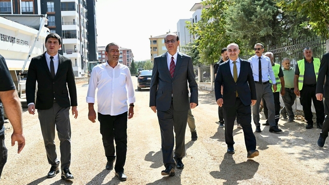 Yeşilyurt'ta asfalt seferberliği sürüyor