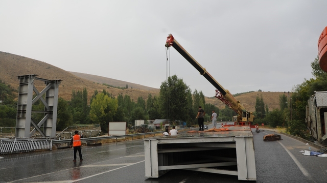 Darende'de Nadir Üst Geçidi sökülerek kaldırıldı