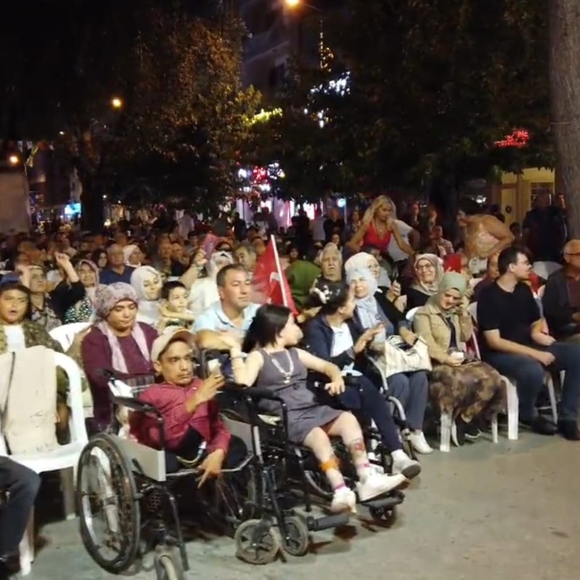 Başkan Dere'den yürek ısıtan jest
Başkan Semih Dere protokol koltuğunu özel...
