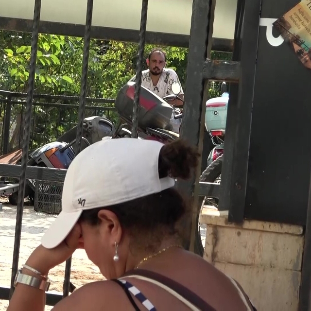 Antalya'da Fransız turistin 3 saatlik vicdan nöbeti
Demir korkuluklara tutu...