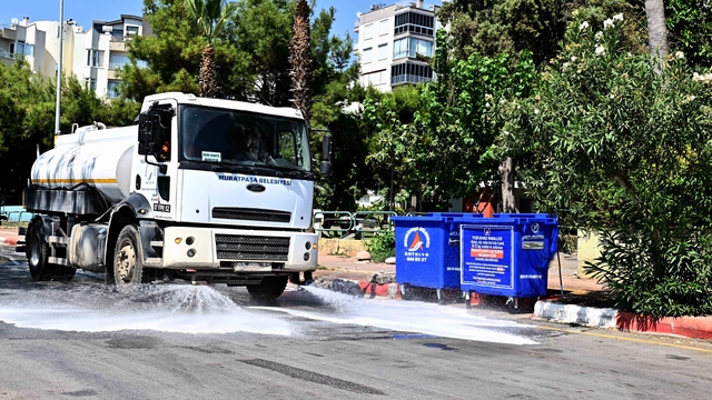 Muratpaşa'da çöp konteynerlerinde hijyen mesaisi