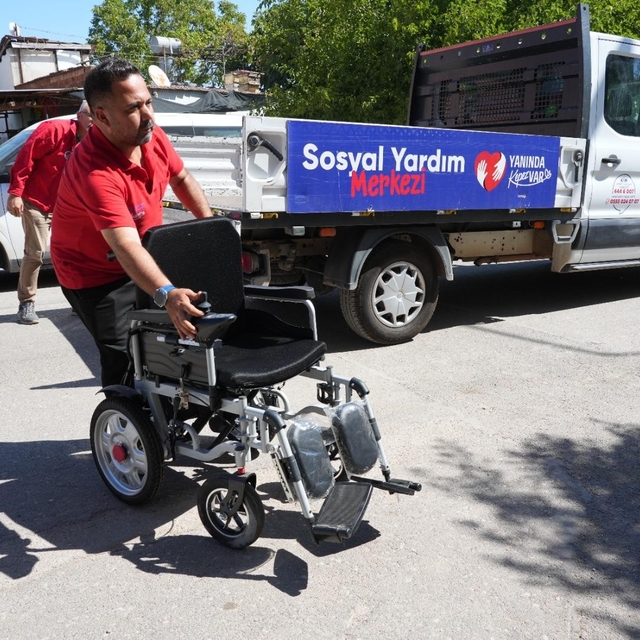 Başkan Kocagöz engelli vatandaşın akülü sandalye talebini saatler içinde ye...