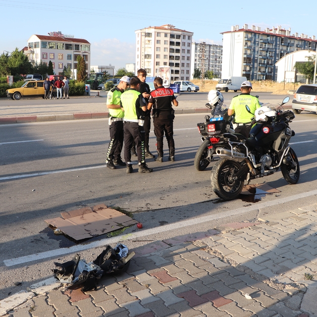 Karaman'da otomobille Yunus timi çarpıştı: 1 polis yaralı