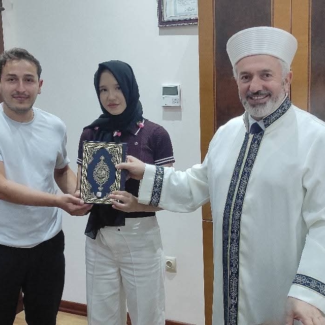Ukraynalı Anhelina Müslüman oldu, "Ayla" ismini aldı