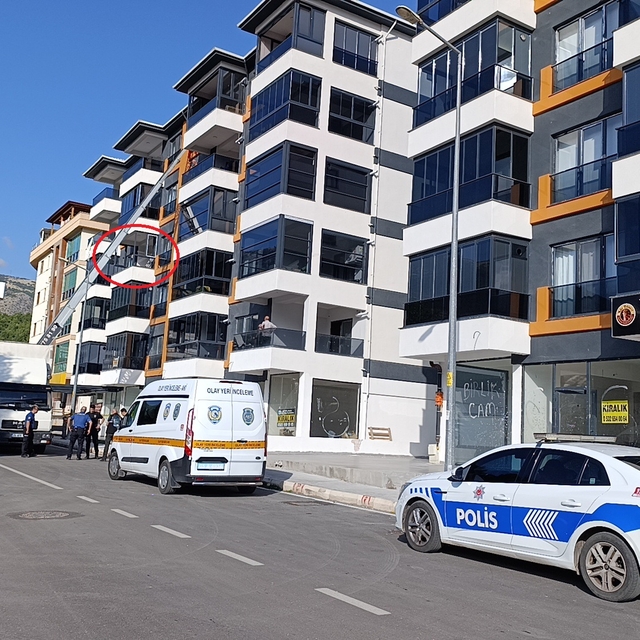 3'üncü kattan düşen 3 yaşındaki çocuk ağır yaralandı