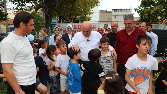 "Bir Durak Bir Mutluluk" çocukların yüzünü güldürüyor