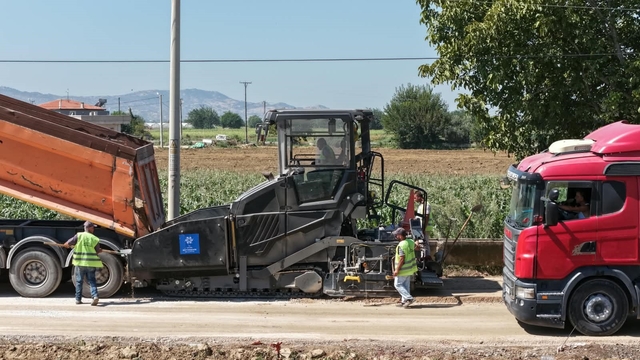 İncirliova'da yol yenileme çalışmaları devam ediyor