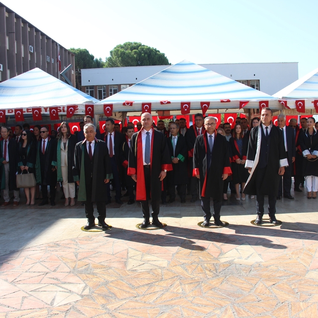 Aydın'da yeni adli yıl törenle başladı
Başsavcı Arısoy'dan adli yıl açılışı...