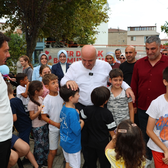 "Bir Durak Bir Mutluluk" çocukların yüzünü güldürüyor
