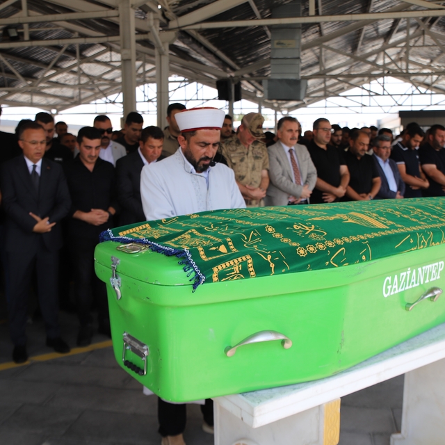 Batan gemide hayatını kaybeden Nihat Balyemez son yolculuğuna uğurlandı