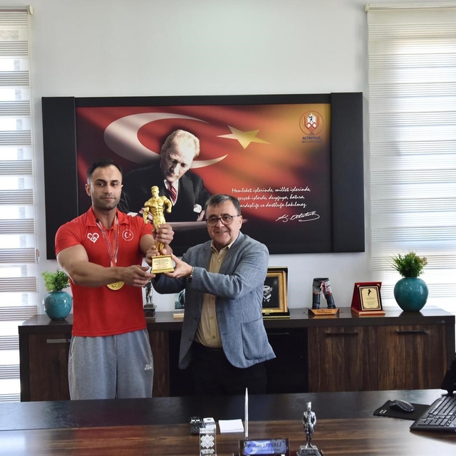 Altıeylül'ün sporcusu Ömer Pullu Türkiye şampiyonu oldu