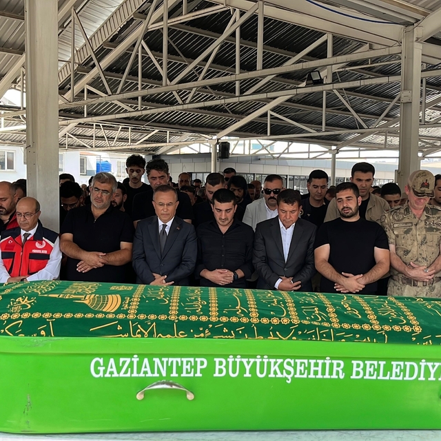 Mürettebat, sesler gelince 'sürati azaltın' diyen yolculara, 'yavaşlarsak d...