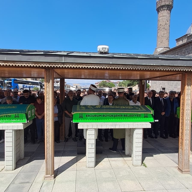 Kazada hayatını kaybeden 3 genç gözyaşlarıyla toprağa verildi: Bu acıya yür...