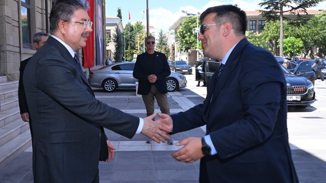 Adalet Bakan Yardımcısı Tuncay, Eskişehir Valisi Yılmaz'ı ziyaret etti