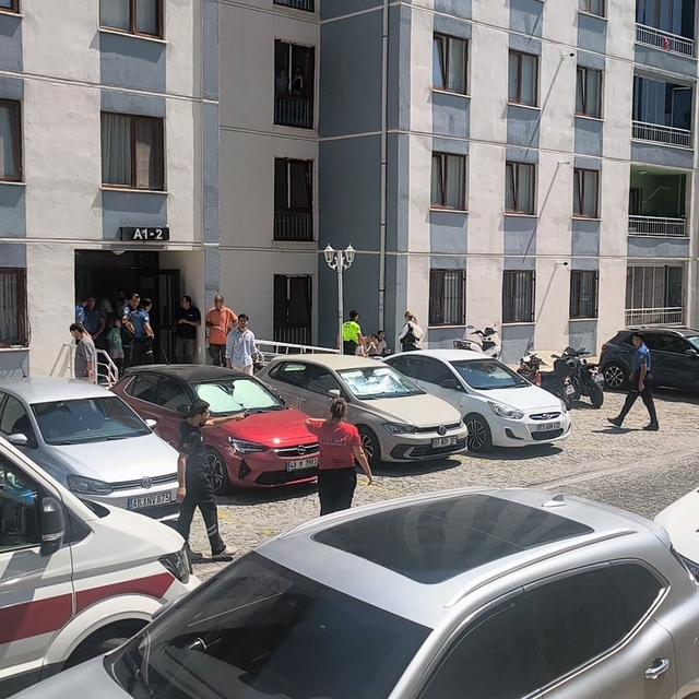 Menteşe'de 2 kişi aynı dairede ölü bulundu