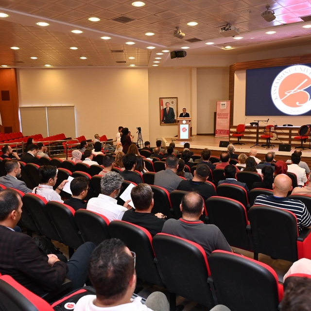 Farklı ülke ve şehirlerden akademisyenlerin katıldığı sempozyumda tarih eği...