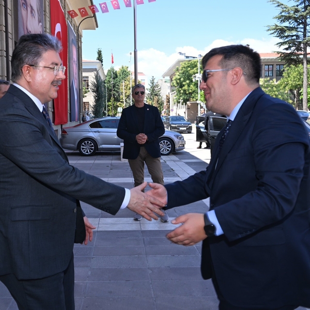 Adalet Bakan Yardımcısı Tuncay, Eskişehir Valisi Yılmaz'ı ziyaret etti