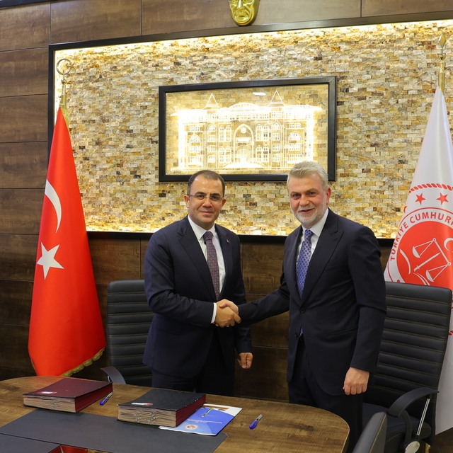 Kahramanmaraş'ta hükümlüler belediye hizmetlerinde çalışarak topluma kazand...