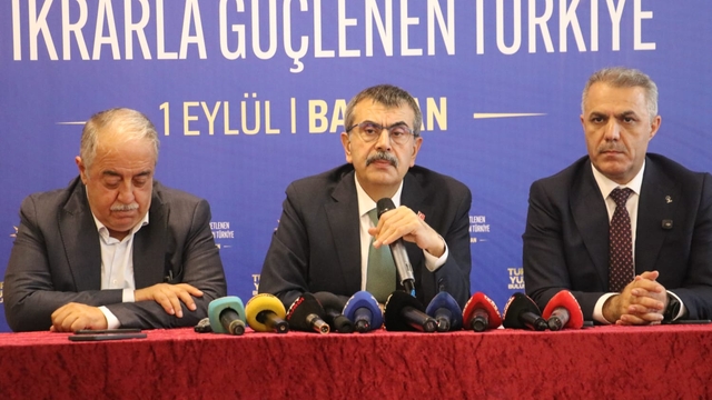 Bakan Tekin: Top artık bizde, hep beraber bu sürece sahip çıkalım