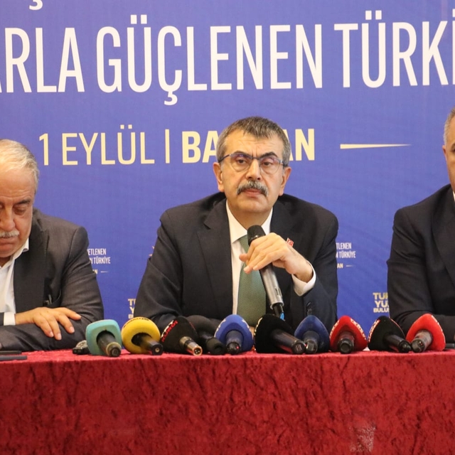 Bakan Tekin: Top artık bizde, hep beraber bu sürece sahip çıkalım