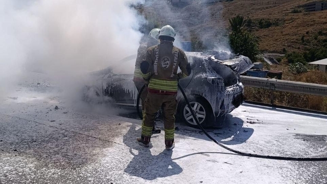 Belen'de otomobil alevlere teslim oldu
