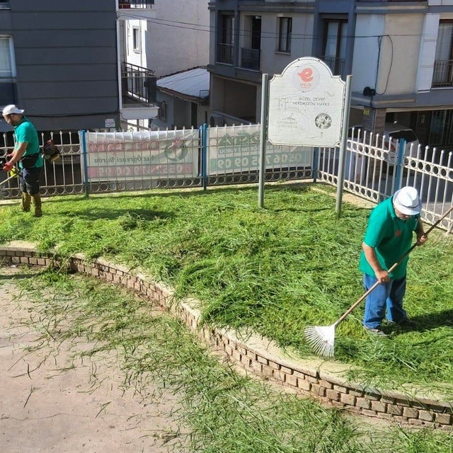 Efeler Belediyesi parklarda bakım çalışmalarını sürdürüyor