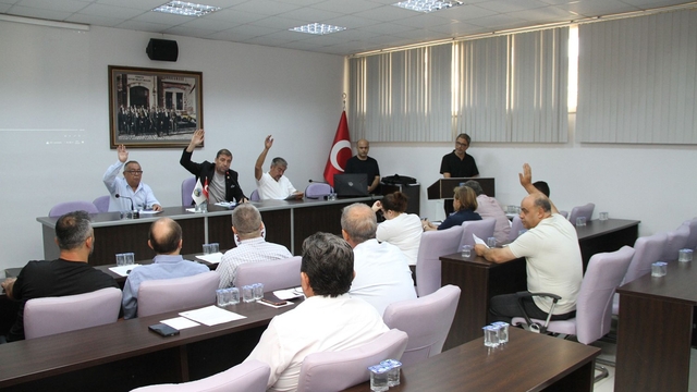 Kula Belediye Meclisi'nde spor salonu tartışması