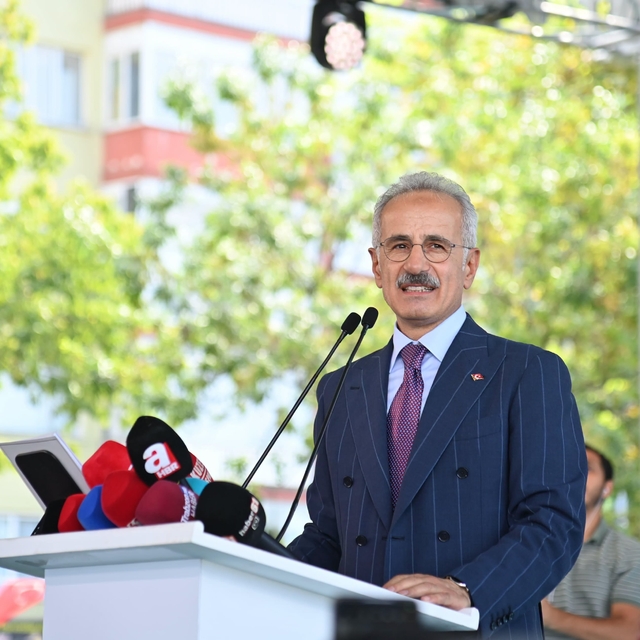 Bakan Uraloğlu: Trabzon'un ilk raylı sistem projesiyle yeni bir çağın kapıs...