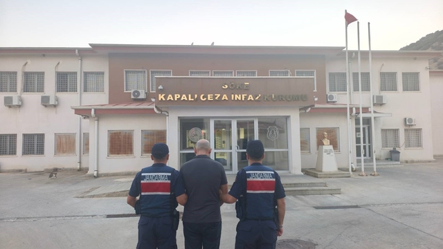 Kuşadası'nda uyuşturucu operasyonu: 3 gözaltı