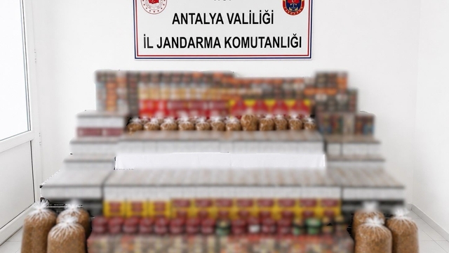 Manavgat'ta 36 bin makaron, 35 kilo kıyılmış tütün ele geçirildi