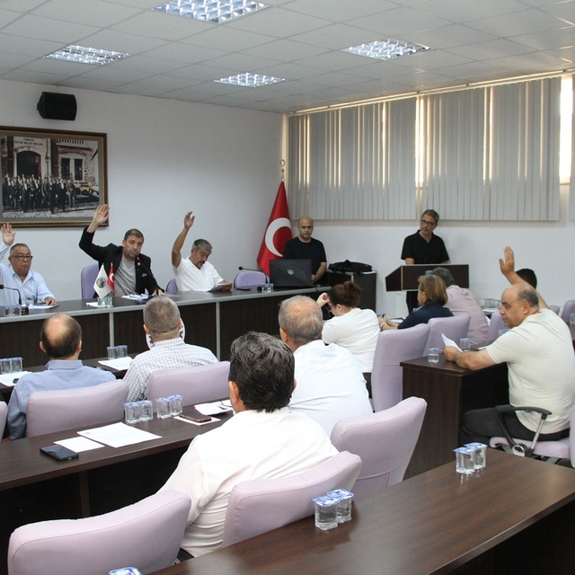 Kula Belediye Meclisi'nde spor salonu tartışması
