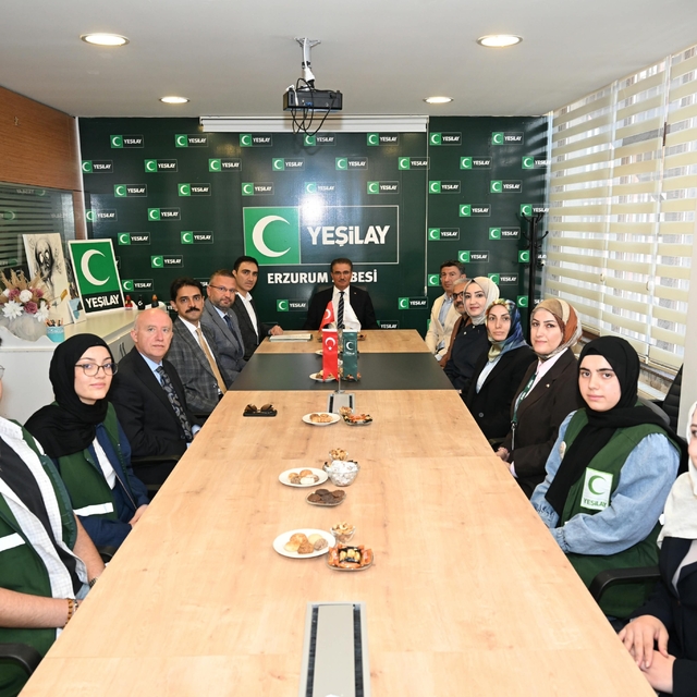 Yeşilay Erzurum Şubesi faaliyetlerde Türkiye 1'incisi oldu