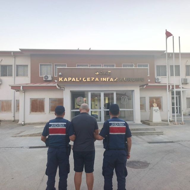 Kuşadası'nda uyuşturucu operasyonu: 3 gözaltı
