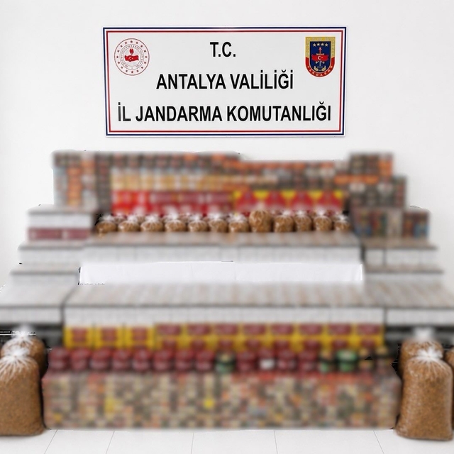 Manavgat'ta 36 bin makaron, 35 kilo kıyılmış tütün ele geçirildi