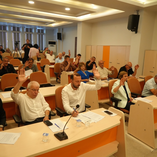 Atakum Meclisi'nde gündem 4,5 aydır ödenemeyen maaşlar: Teminat mektubu bek...