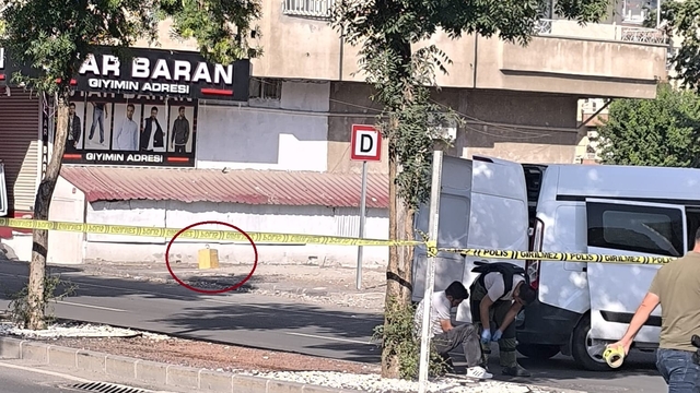 Diyarbakır'da şüpheli paket kontrollü şekilde patlatıldı