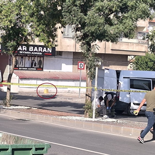 Diyarbakır'da şüpheli paket kontrollü şekilde patlatıldı