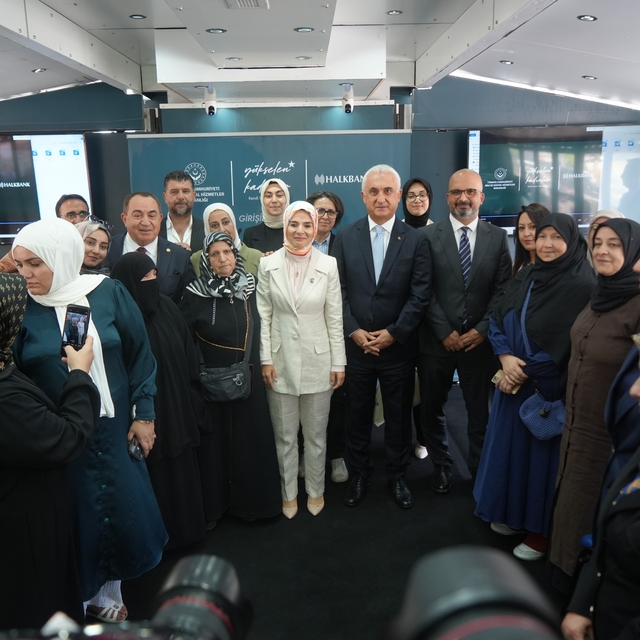 Bakan Göktaş, Muş'ta Yükselen Kadınlar Girişimcilik Eğitim Tırı'nı ziyaret...