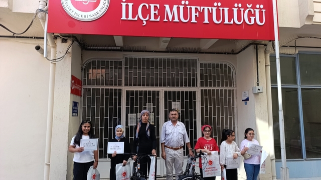 Emirdağ'da 'Camiler Arası Bilgi Yarışması'nda dereceye giren öğrenciler ödüllendirildi