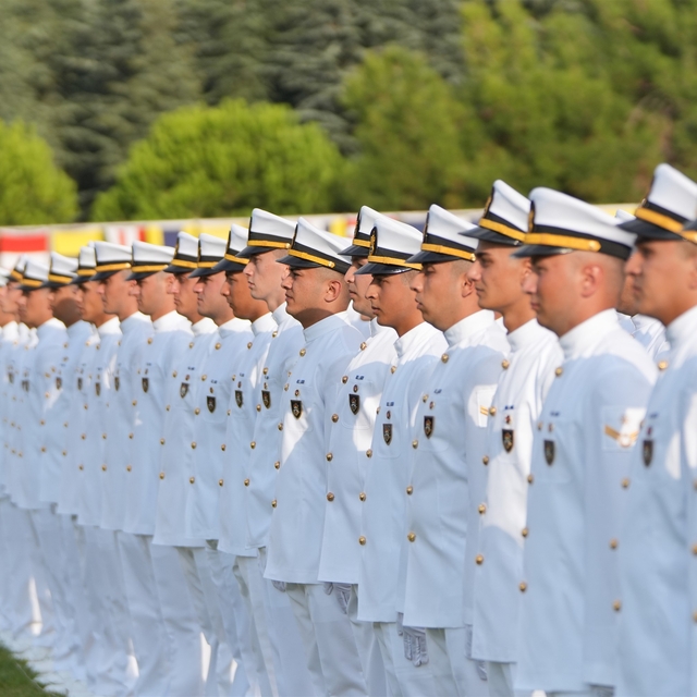 Yalova'da 456 deniz astsubayı mezuniyet sevinci yaşadı
