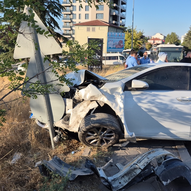 Eskişehir'de 4 aracın karıştığı zincirleme kaza: 3 yaralı