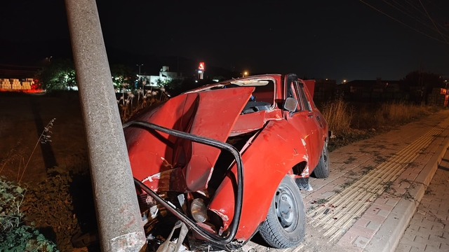 Çanakkale'de yolun karşısına geçmeye çalışan aileye otomobil çarptı: 5 yaşındaki Masal hayatını kaybetti
Çan'da feci kaza: 1 çocuk hayatını kaybetti, 4 kişi ağır yaralandı