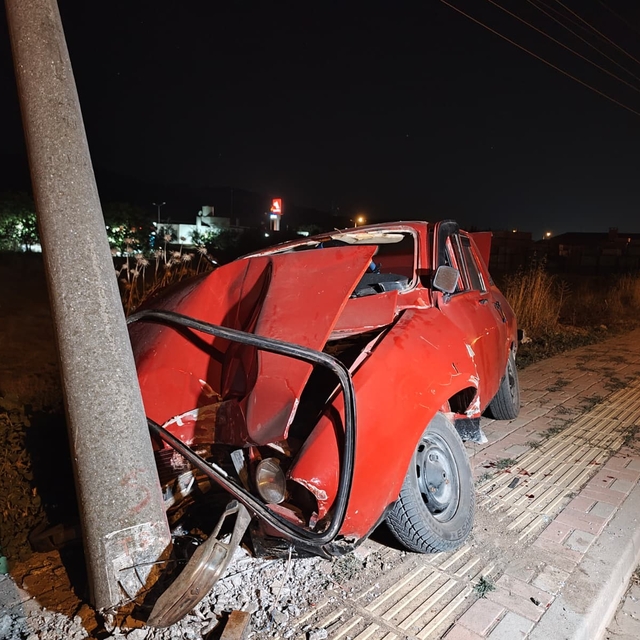 Çanakkale'de yolun karşısına geçmeye çalışan aileye otomobil çarptı: 5 yaşı...