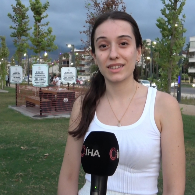 Pisliğin sergilendiği dikkat çeken 'sanat eseri' vatandaşlardan tam not ald...