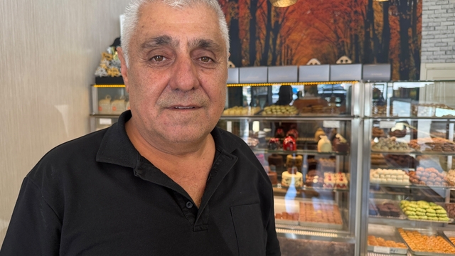 Unlu mamullerde kullanılan kalitesiz ve yanmış yağ uyarısı
Ziraat mühendisliğini bırakıp unlu mamul ustası olan işletmeci Zeki Dönmez:
"Mide yanmasının sebebi tekrar tekrar kullanılan yağlardır"