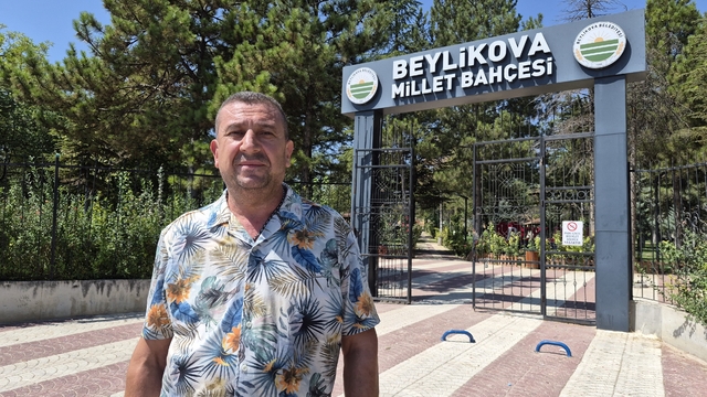 Eskişehir'de NTE sahası için acele kamulaştırma kararı sevinci
Beylikova ve Sivrihisar bölge halkı, maden sahasında kurulacak tesisleri heyecanla bekliyor
Vatandaş Yusuf Danış: "A'dan Z'ye Beylikova'ya yüzde 100 katkı sağlayacak"
AK Parti Beylikova İlçe Başkanı Ersin Kaya: "Beylikovalı gençlere çok büyük bir iş kapısı olacak"
Beylikova Belediye Başkanı Hakan Karabacak: "İlçemize yatırım gelmesini ve istihdam sağlanmasını istiyoruz"